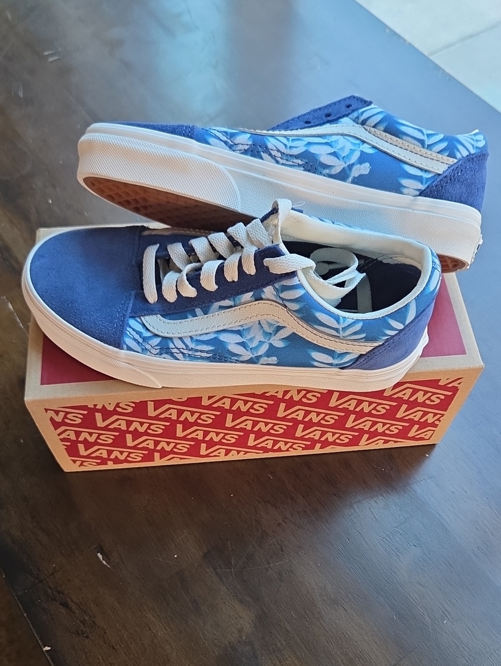 Vans Size 5 Women's Blue Floral Old Skool Sneakers NEW